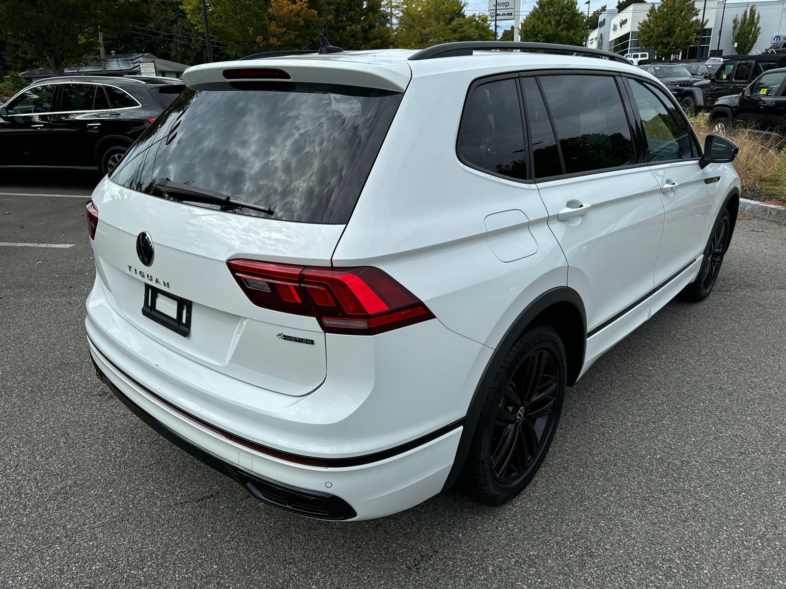 2022 Volkswagen Tiguan SE R-Line Black 6