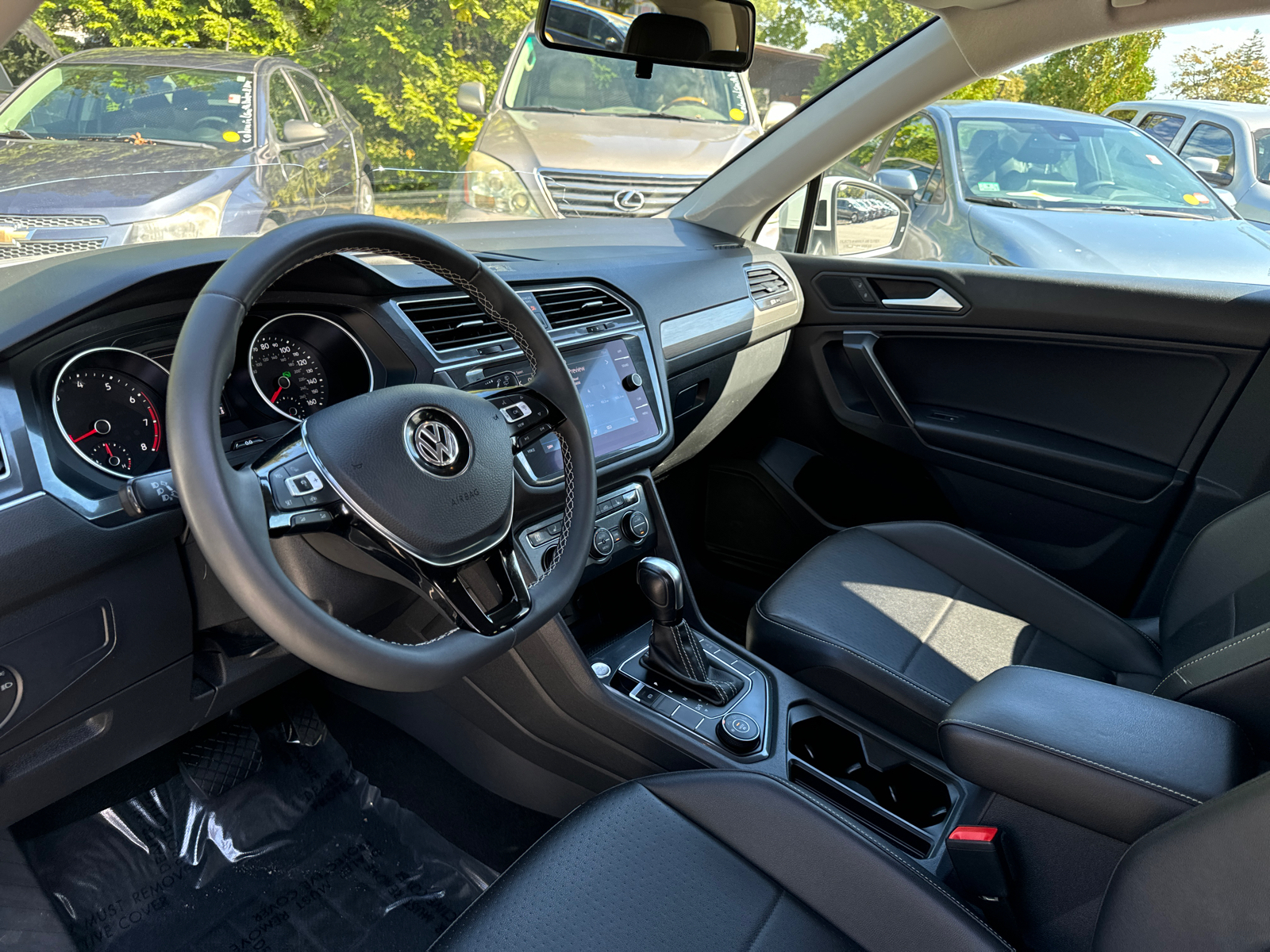 2021 Volkswagen Tiguan SE 12