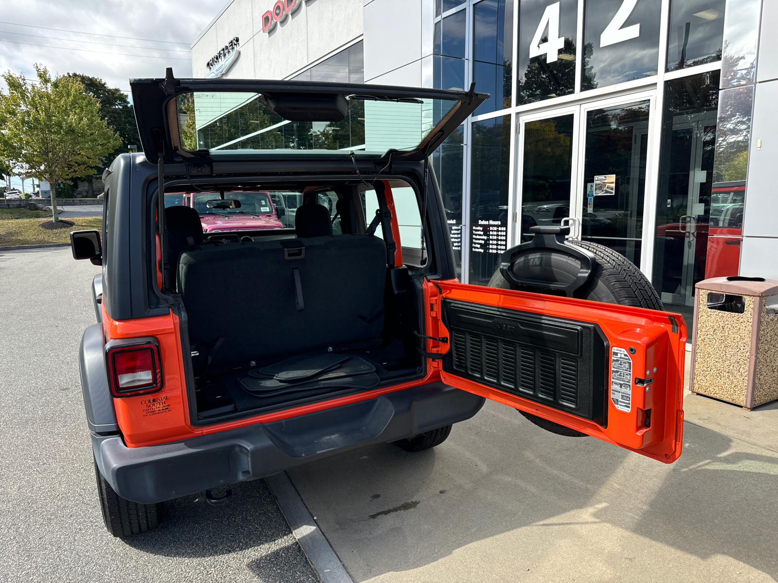 2020 Jeep Wrangler Sport 32