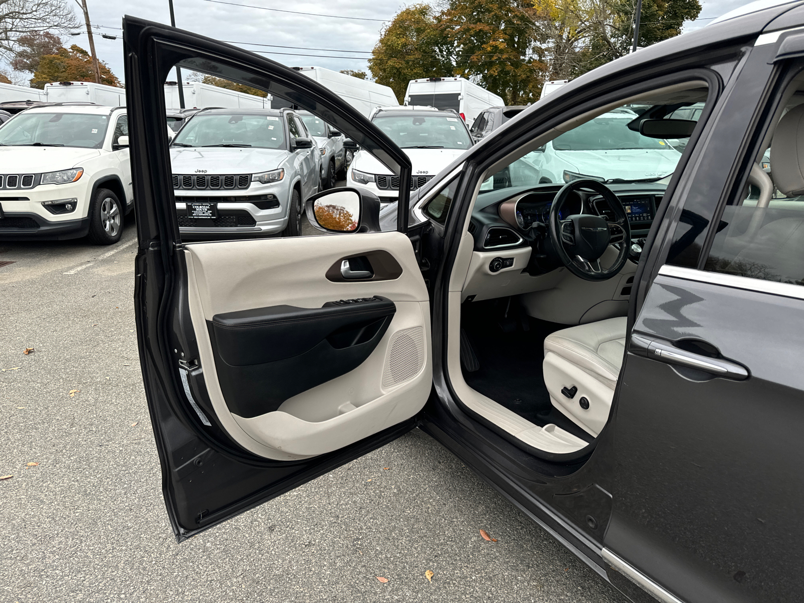 2019 Chrysler Pacifica Touring L 11