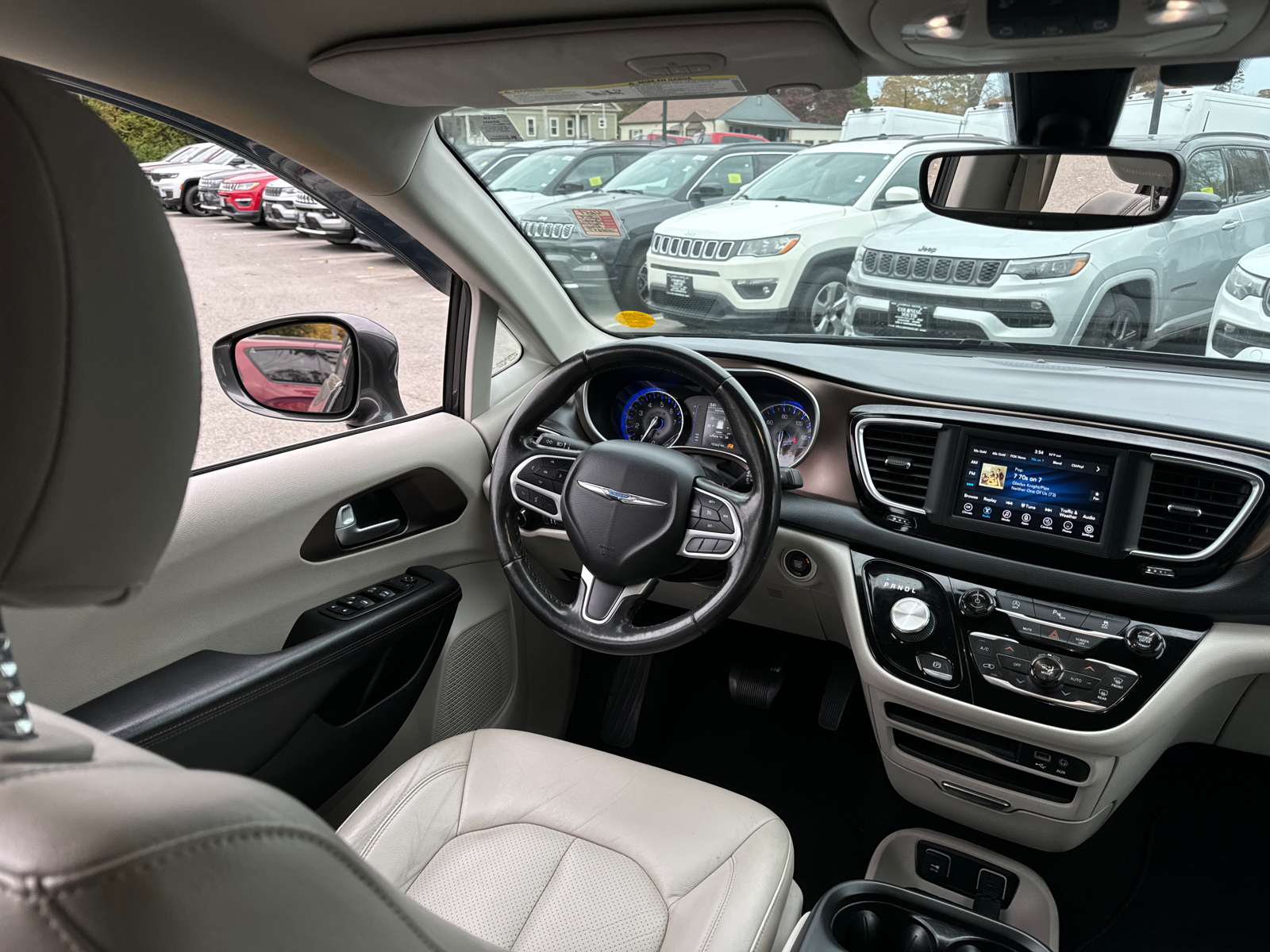 2019 Chrysler Pacifica Touring L 34