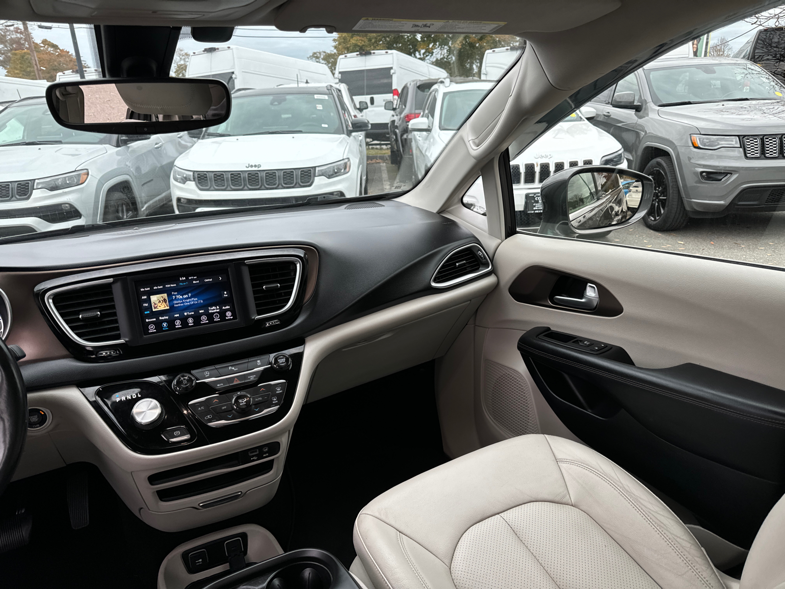 2019 Chrysler Pacifica Touring L 35