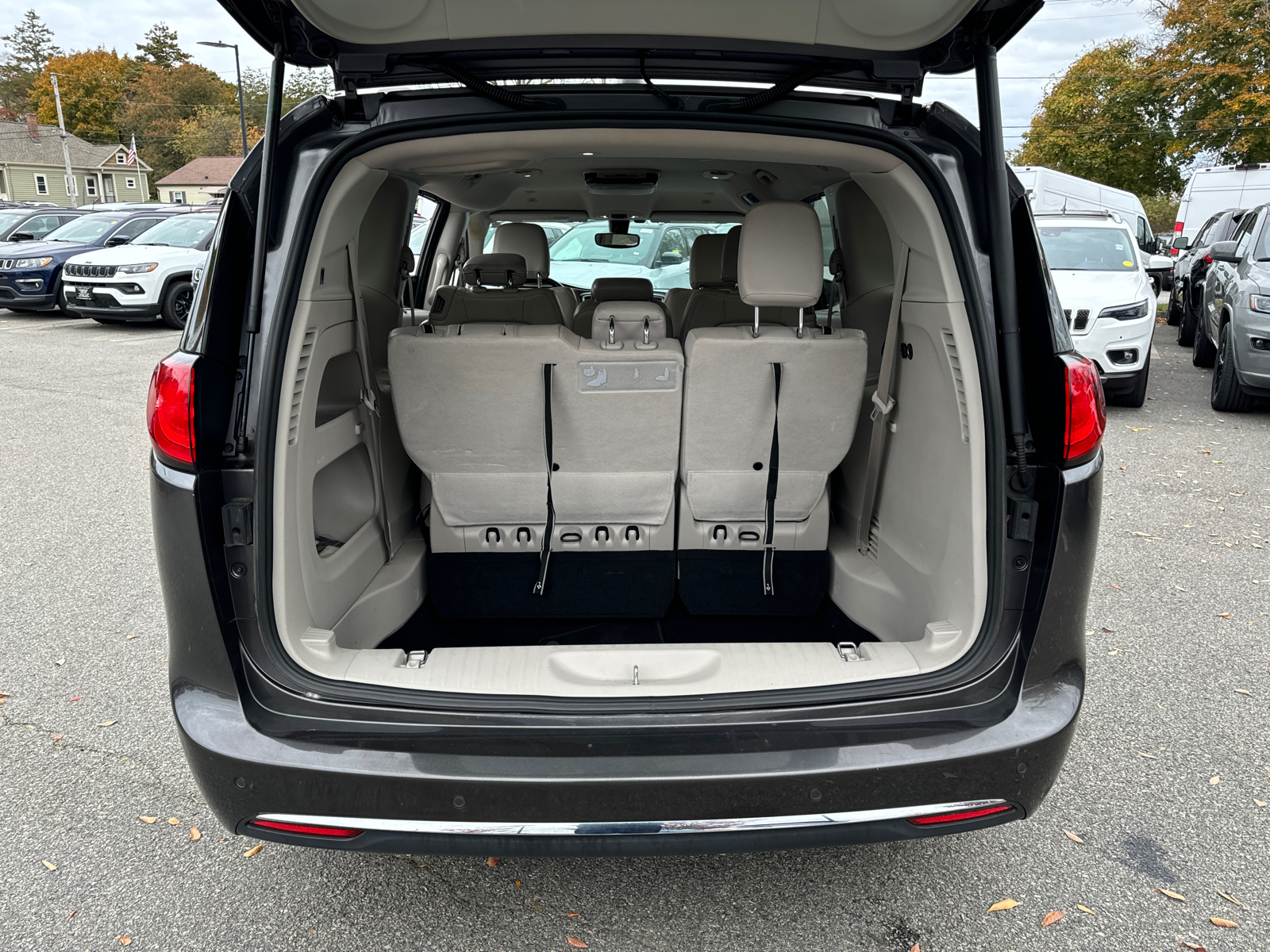 2019 Chrysler Pacifica Touring L 37