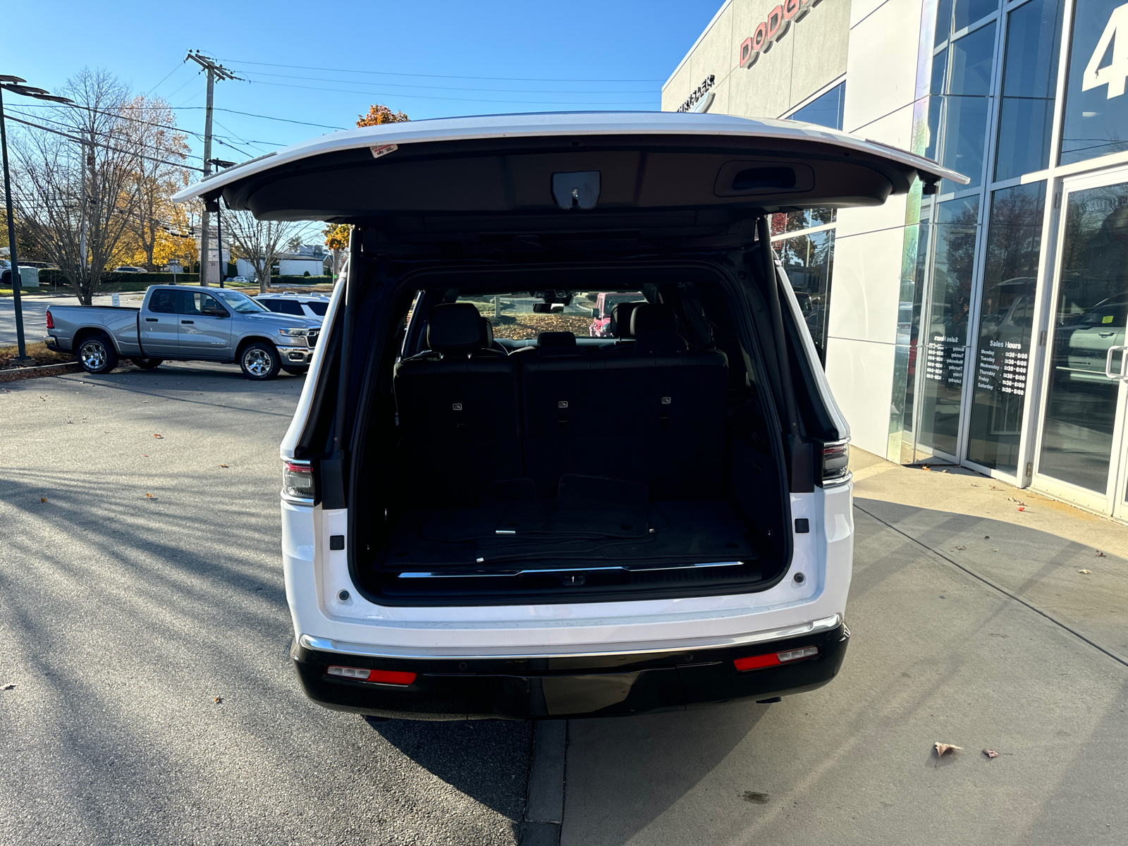 2023 Jeep Grand Wagoneer Series II 42