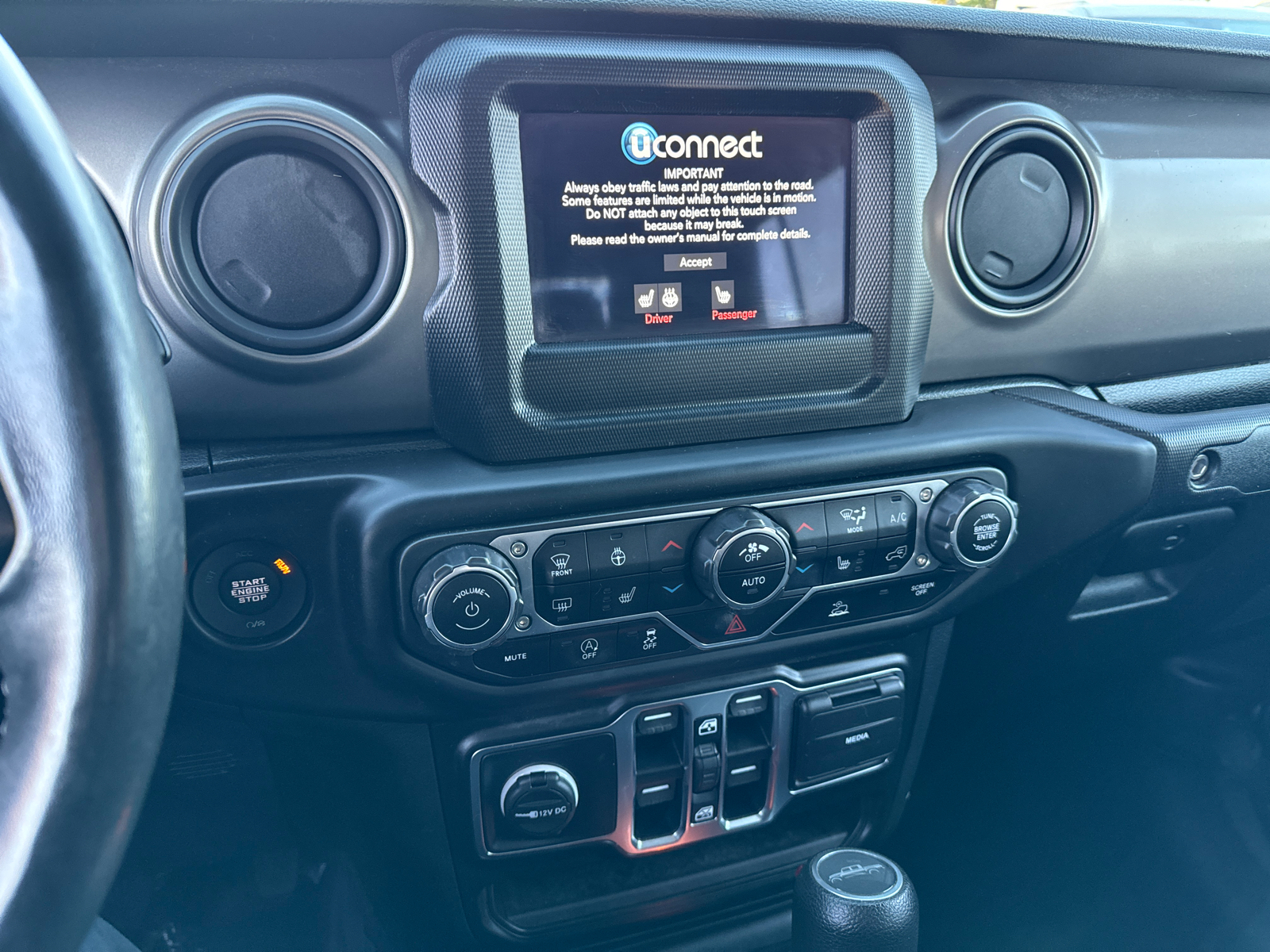 2021 Jeep Gladiator Sport S 4x4 25