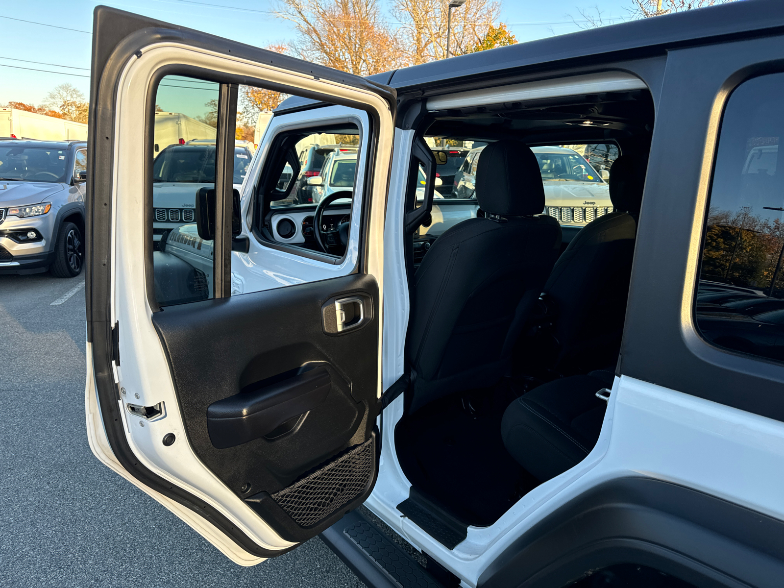 2021 Jeep Wrangler Unlimited Islander 30