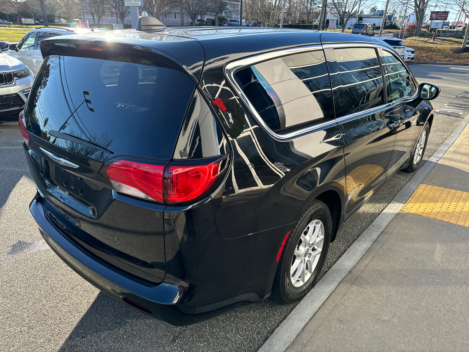 2021 Chrysler Voyager LX 6