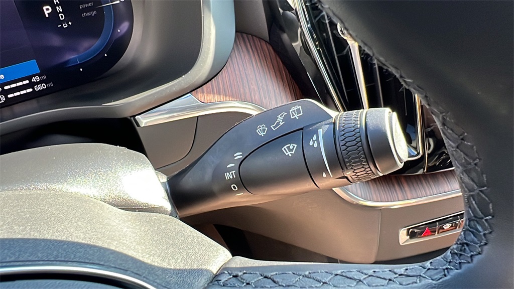 2024 Volvo XC60 Recharge Plug-In Hybrid T8 Plus Dark Theme 18