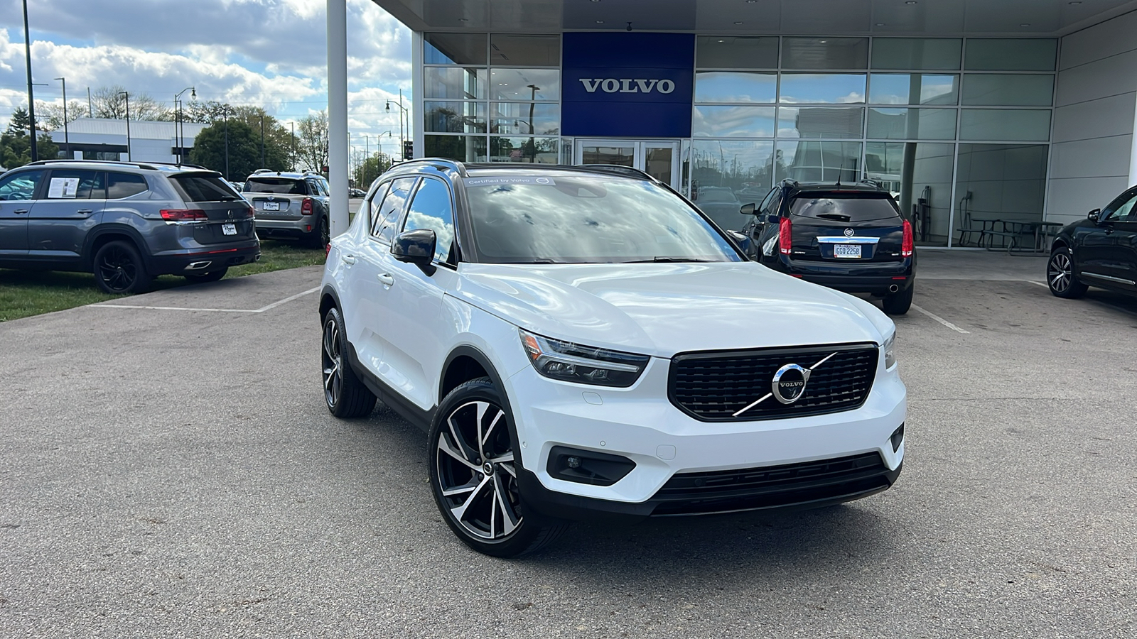 2022 Volvo XC40 R-Design 1