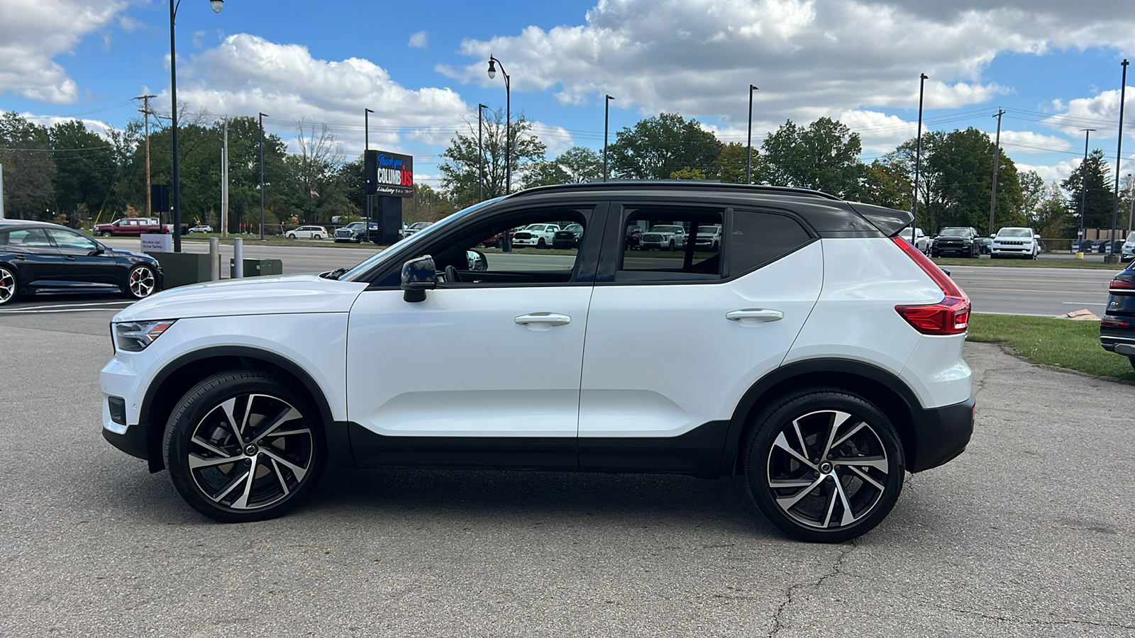 2022 Volvo XC40 R-Design 5