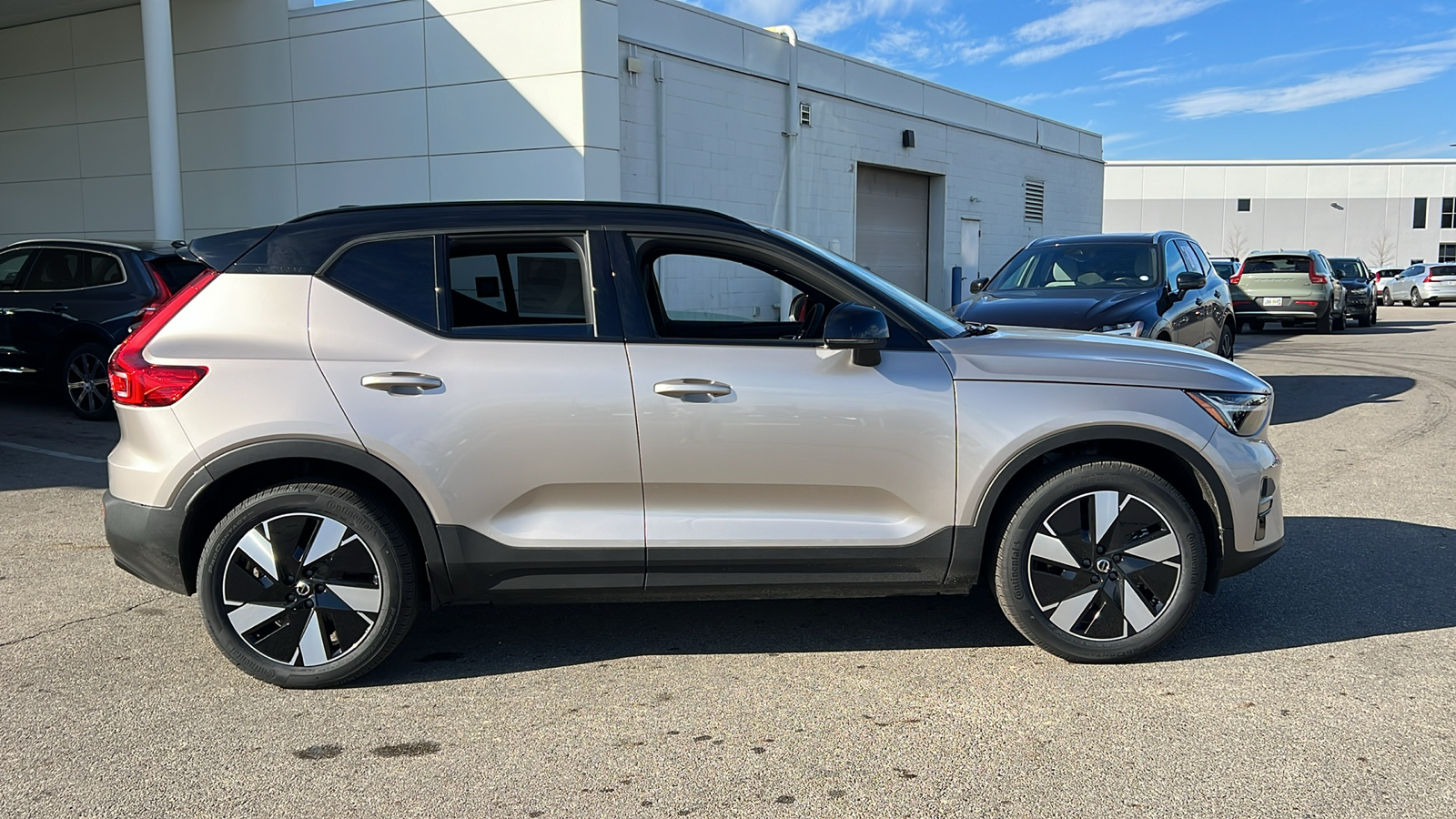 2024 Volvo XC40 Recharge Pure Electric Twin Core 2