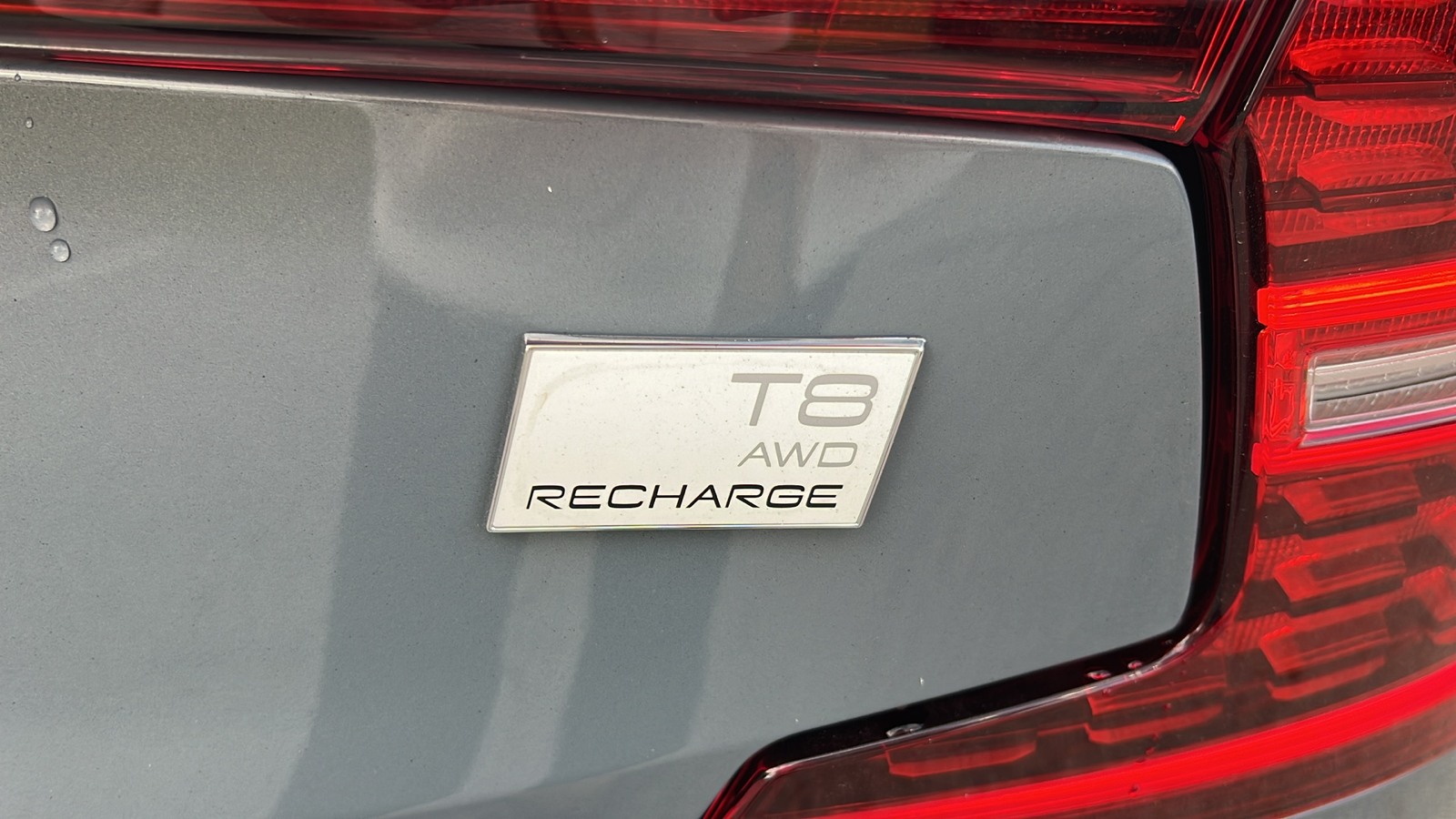 2024 Volvo S60 Recharge Plug-In Hybrid T8 Plus Dark Theme 33