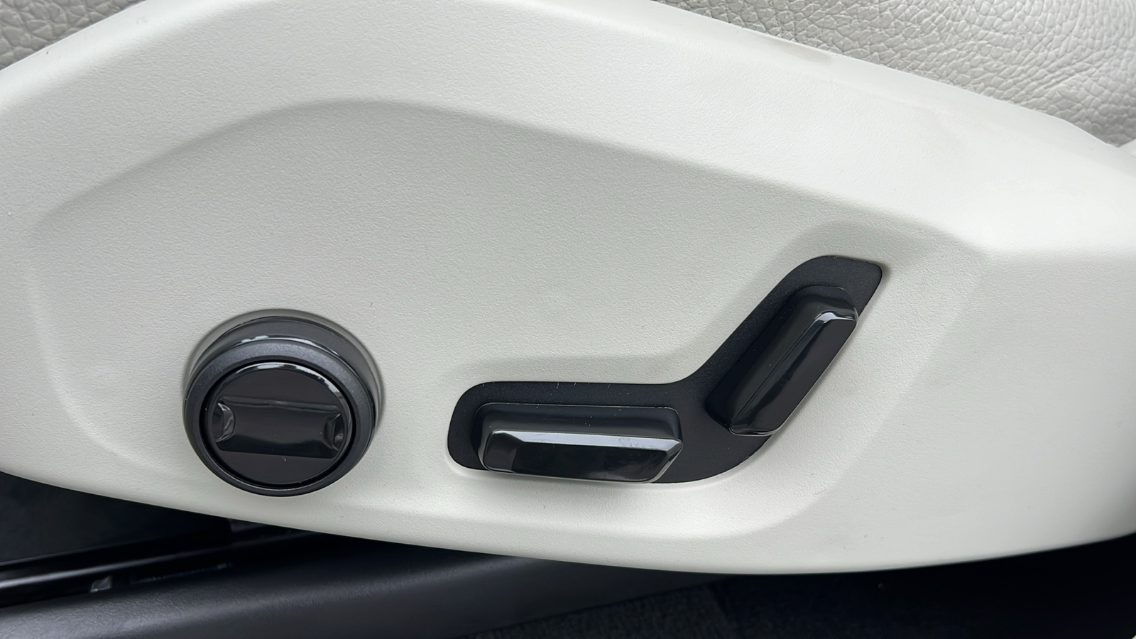 2024 Volvo XC90 Recharge Plug-In Hybrid T8 Plus Bright Theme 7 Passenger 27