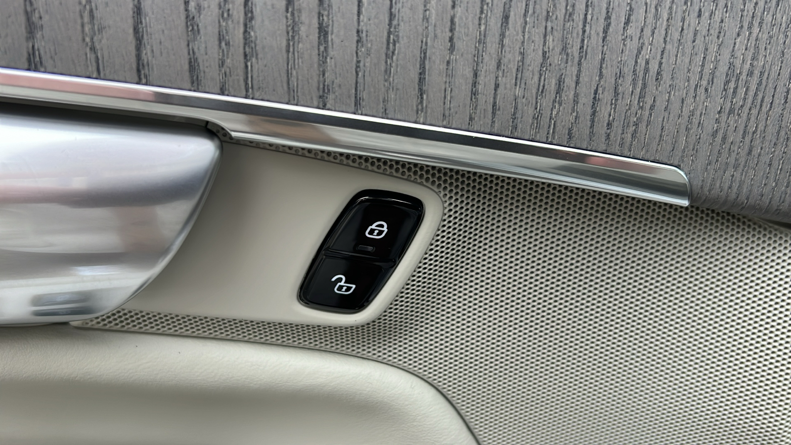 2024 Volvo XC90 Recharge Plug-In Hybrid T8 Plus Bright Theme 7 Passenger 13