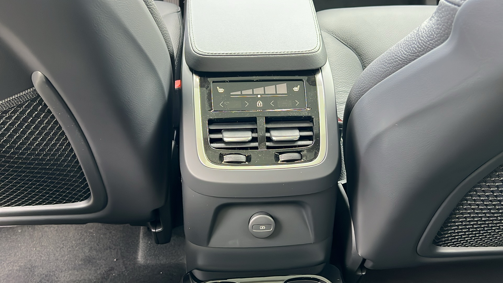 2024 Volvo XC90 Recharge Plug-In Hybrid T8 Plus 6 Passenger 9