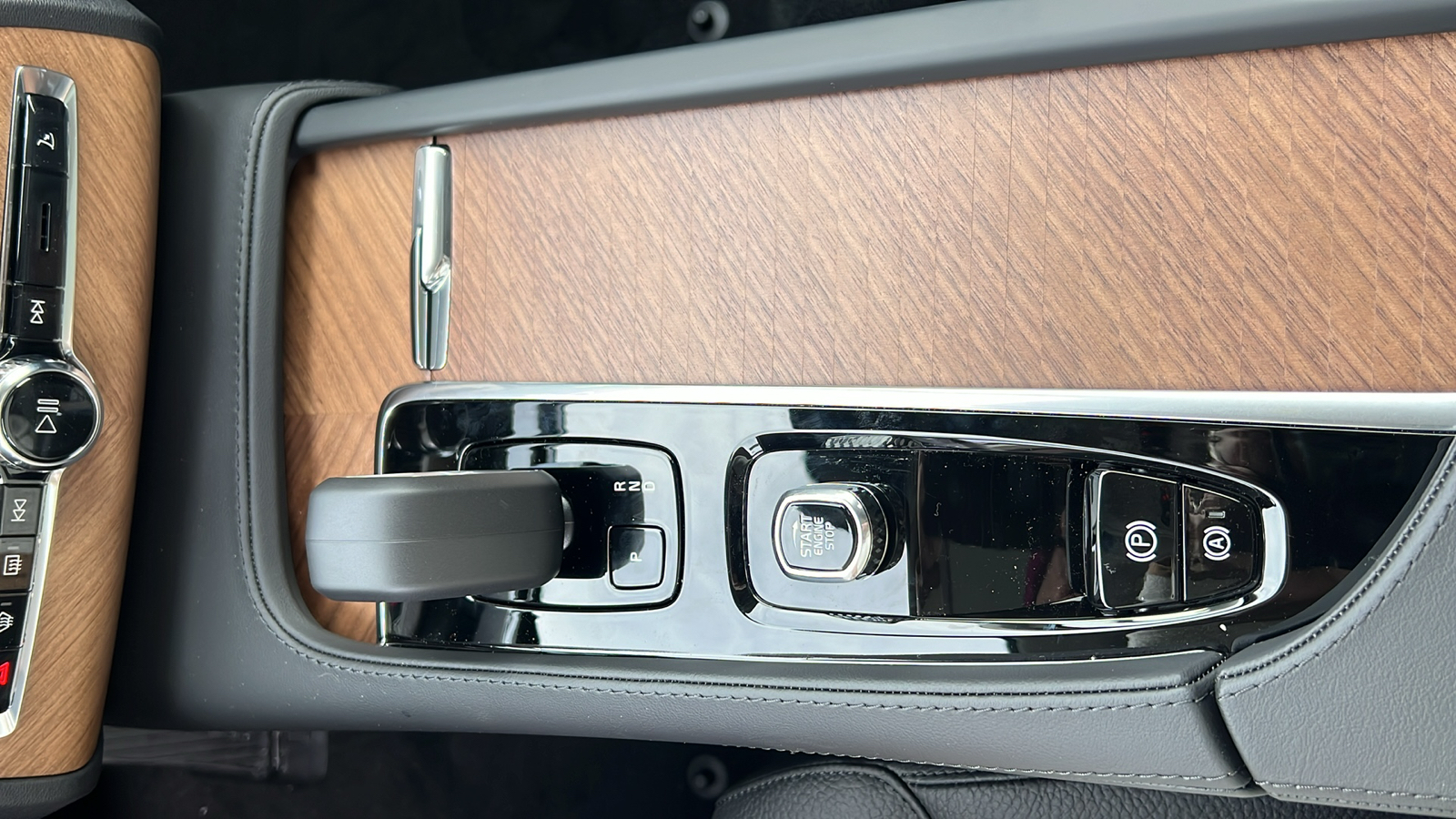 2024 Volvo XC90 Recharge Plug-In Hybrid T8 Plus 6 Passenger 23