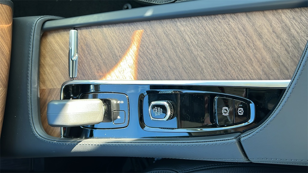 2024 Volvo XC90 Recharge Plug-In Hybrid T8 Plus Bright Theme 7 Passenger 23