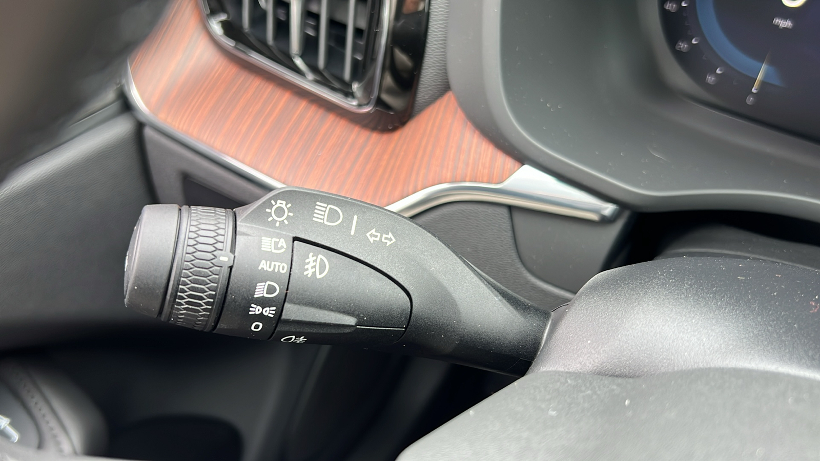2024 Volvo XC60 Recharge Plug-In Hybrid T8 Plus Dark Theme 17