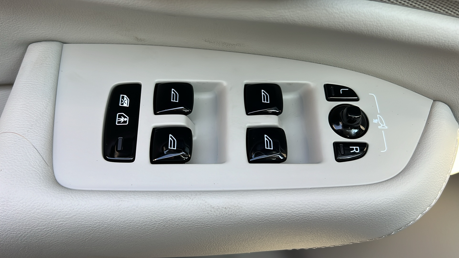 2024 Volvo XC90 Recharge Plug-In Hybrid T8 Plus Bright Theme 7 Passenger 12