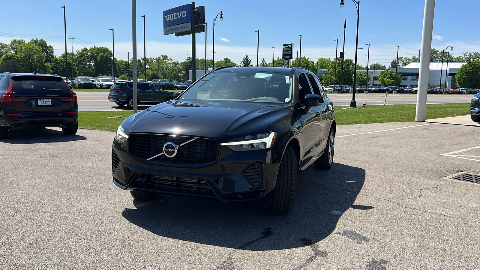 2024 Volvo XC60 Recharge Plug-In Hybrid T8 Plus Dark Theme 6