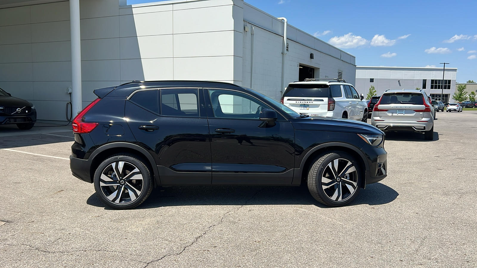 2024 Volvo XC40 B5 Plus Dark Theme 2