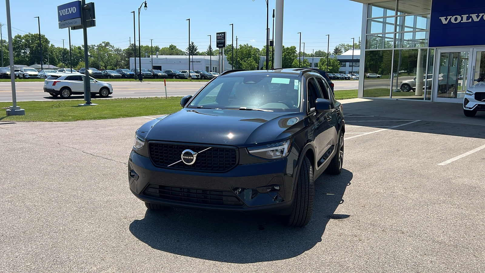 2024 Volvo XC40 B5 Plus Dark Theme 6