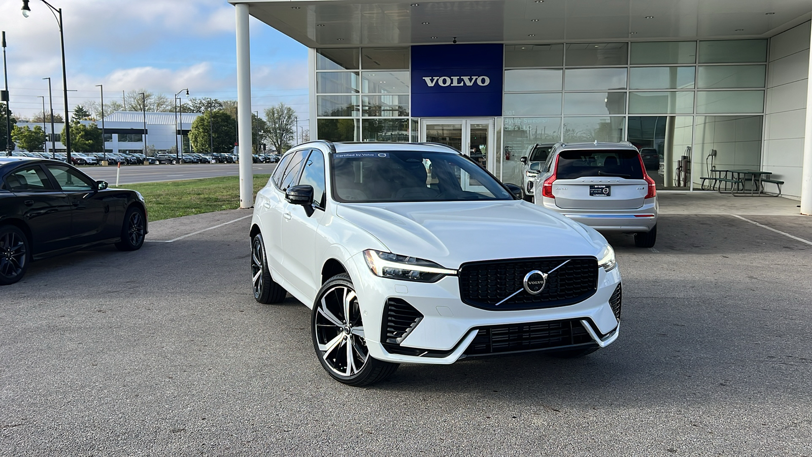 2022 Volvo XC60 Recharge Plug-In Hybrid T8 R-Design 1