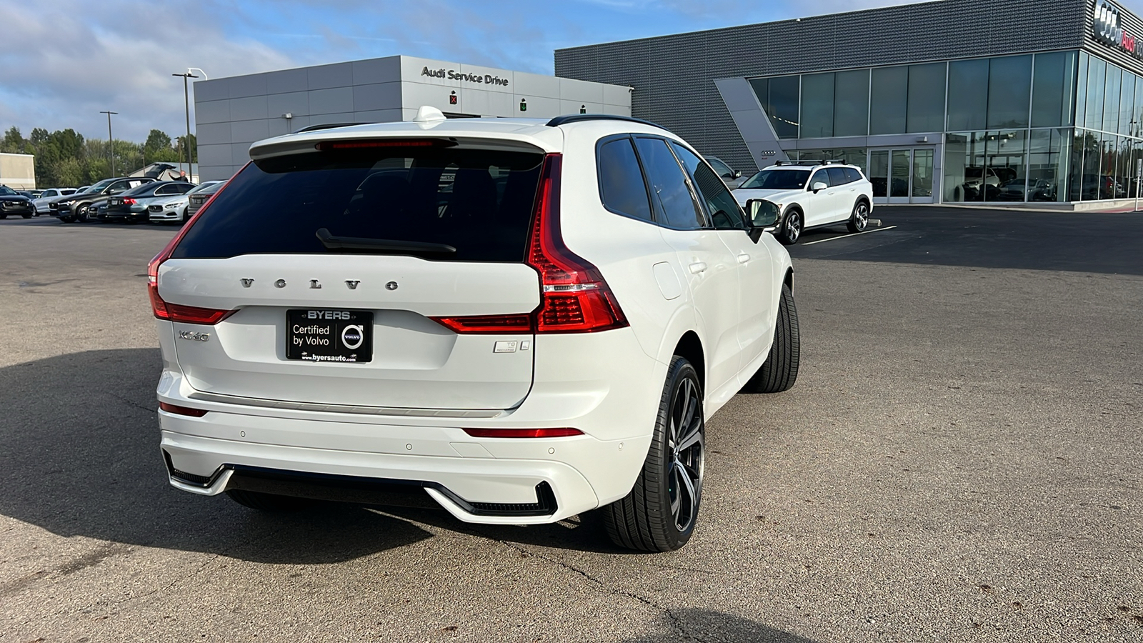 2022 Volvo XC60 Recharge Plug-In Hybrid T8 R-Design 3