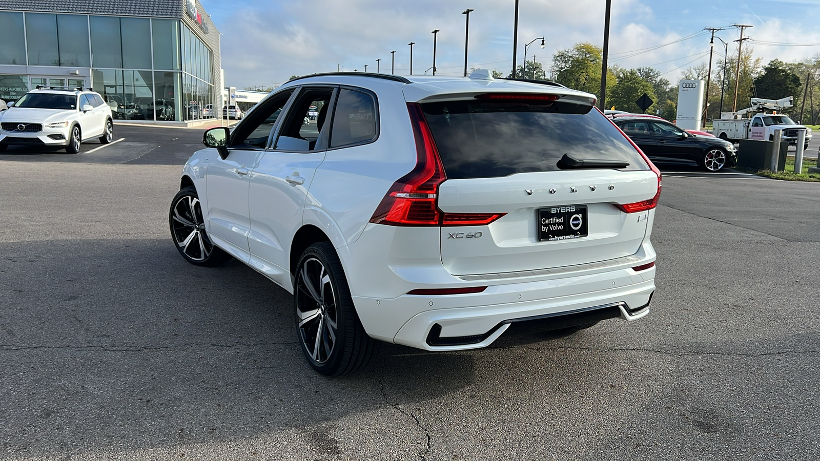 2022 Volvo XC60 Recharge Plug-In Hybrid T8 R-Design 4