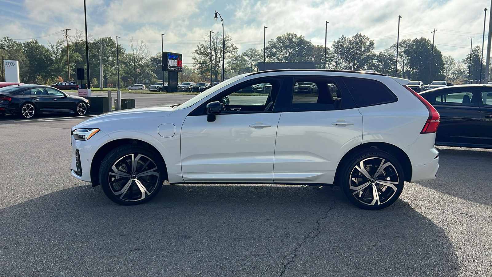 2022 Volvo XC60 Recharge Plug-In Hybrid T8 R-Design 5