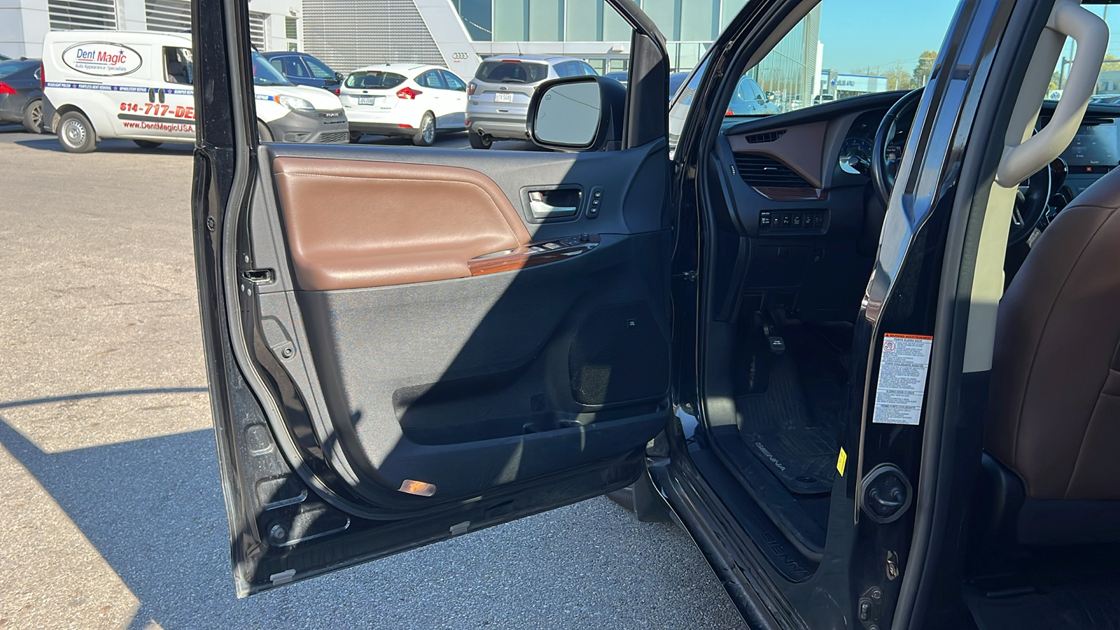 2017 Toyota Sienna Limited 10