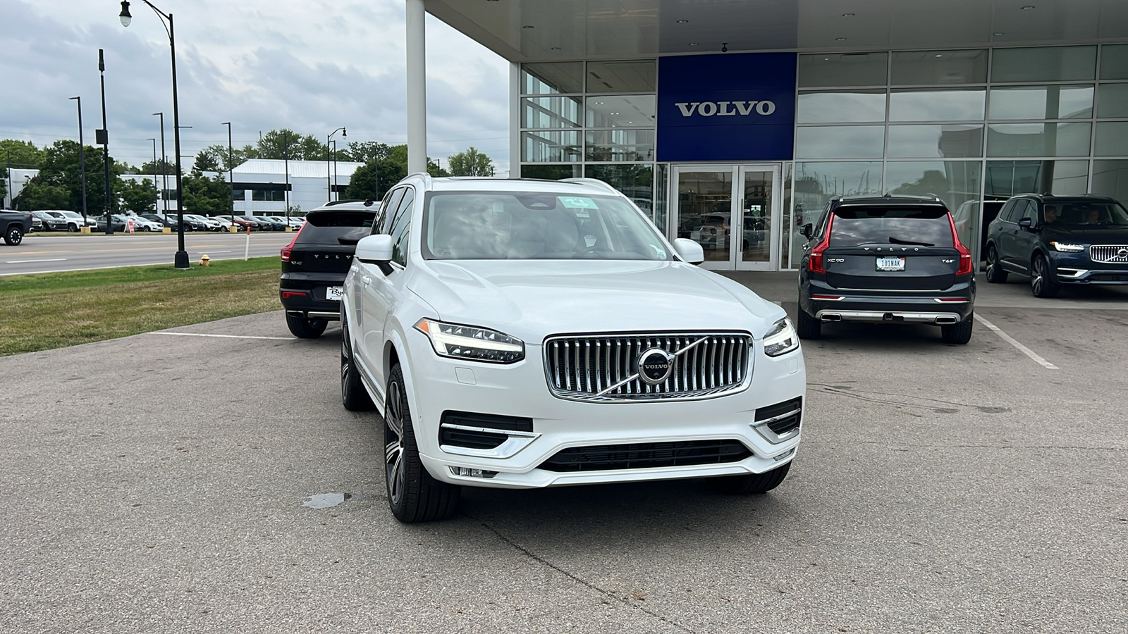 2025 Volvo XC90 B6 Plus 7-Seater 1