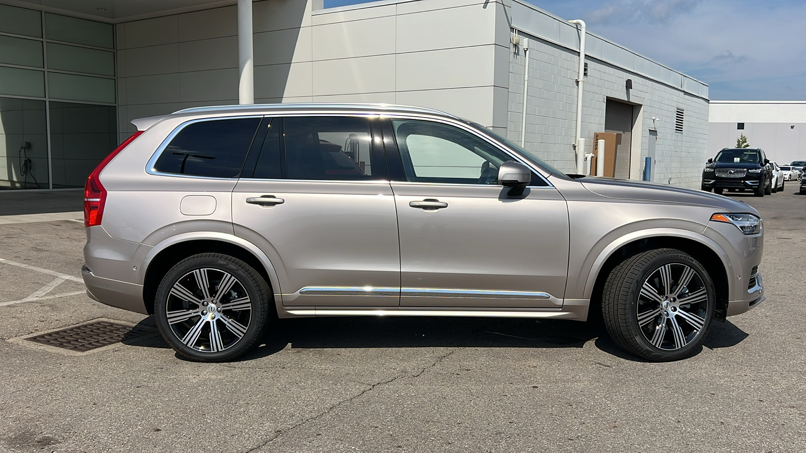 2025 Volvo XC90 Plug-In Hybrid T8 Plus 2