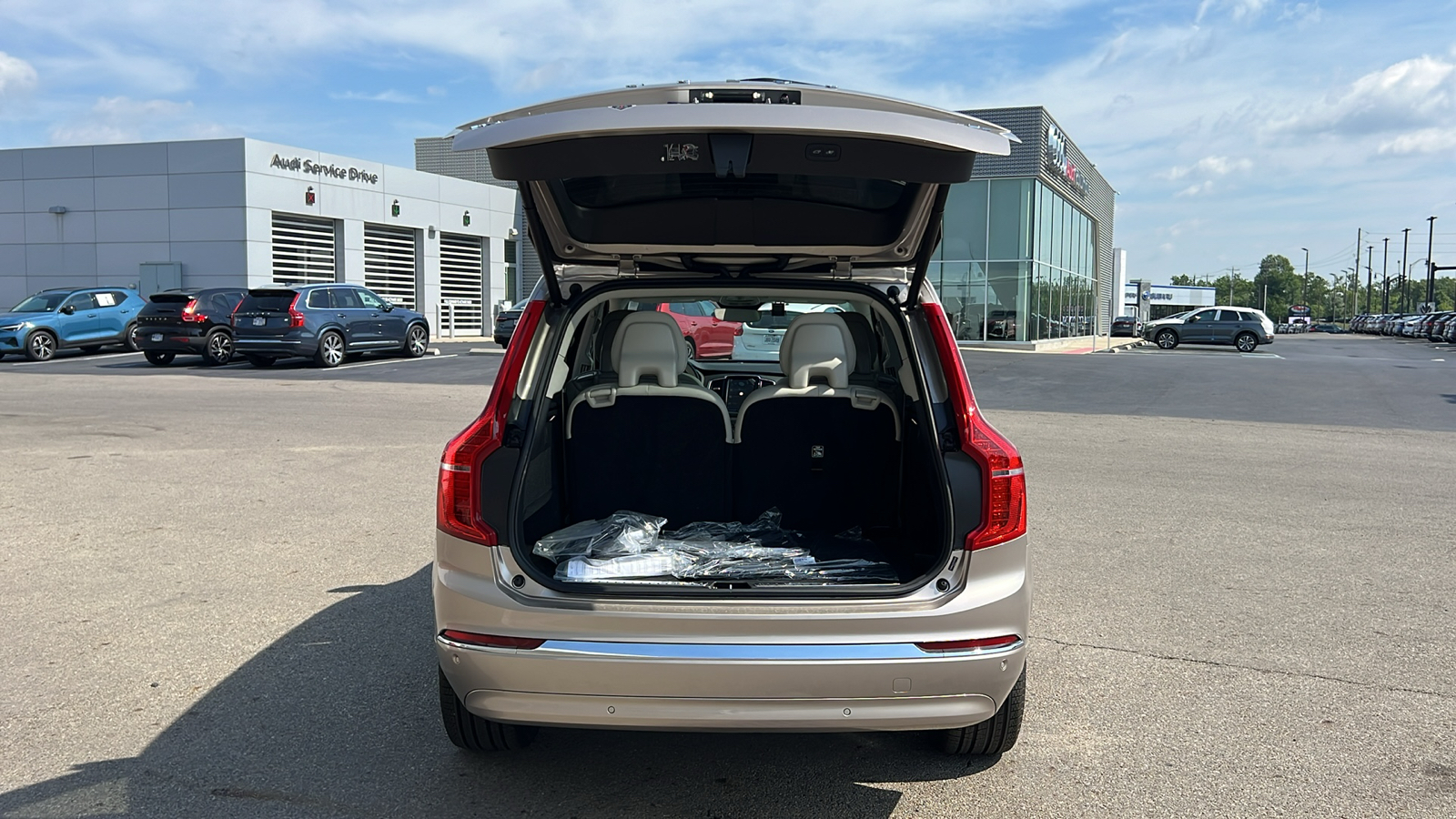 2025 Volvo XC90 Plug-In Hybrid T8 Plus 33