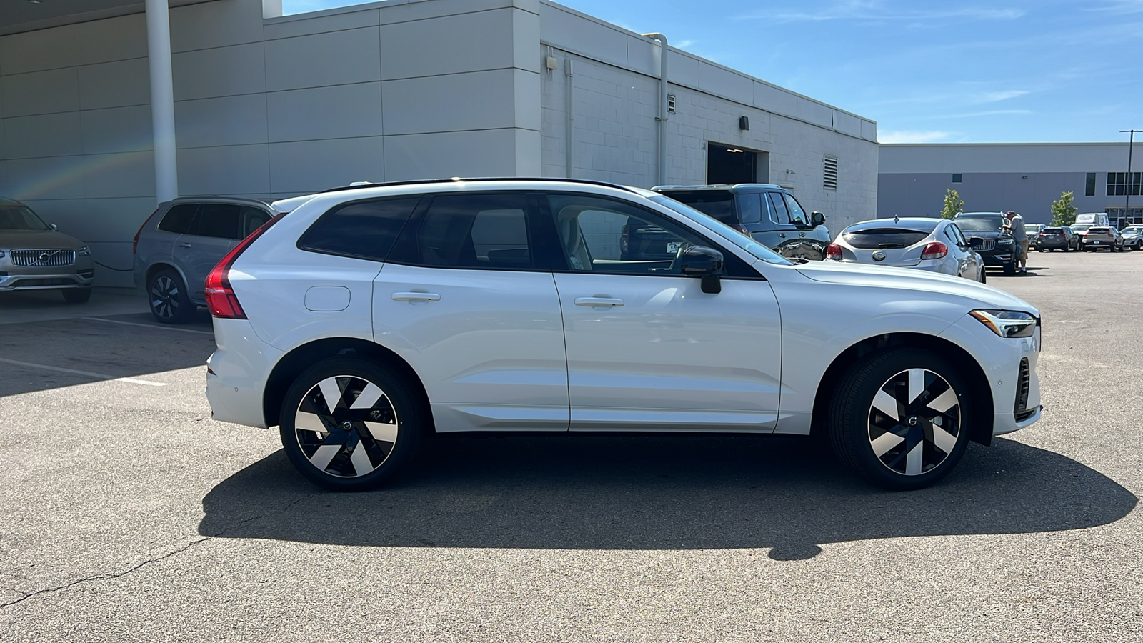 2025 Volvo XC60 Plug-In Hybrid  2