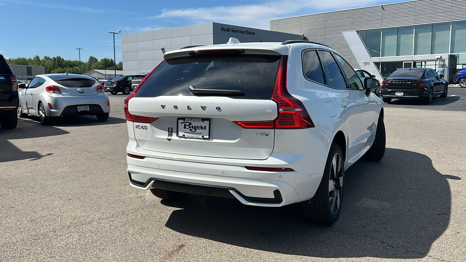 2025 Volvo XC60 Plug-In Hybrid  3