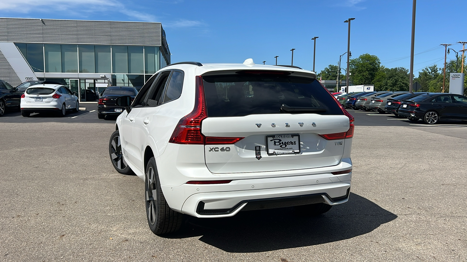 2025 Volvo XC60 Plug-In Hybrid  4