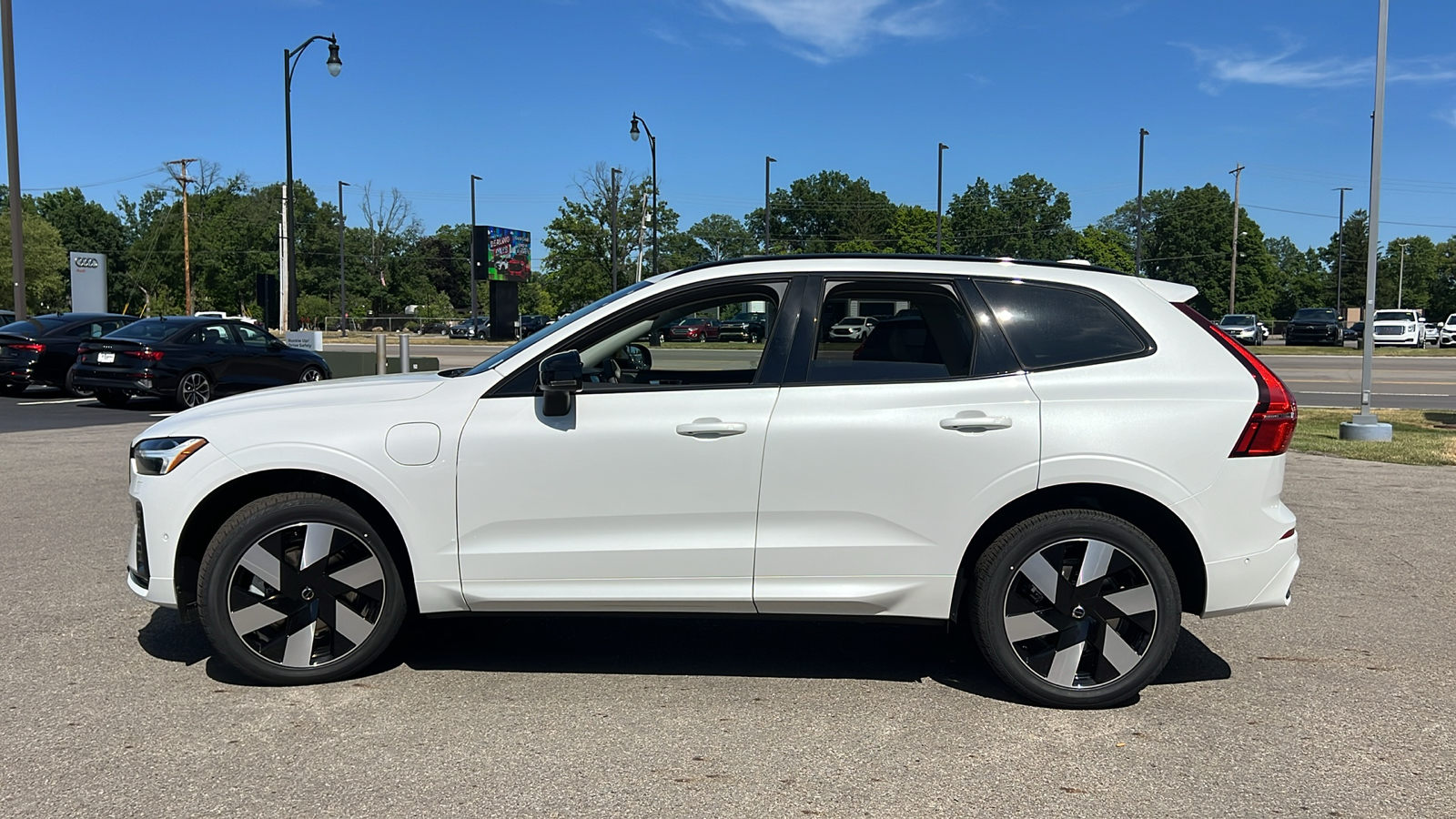 2025 Volvo XC60 Plug-In Hybrid  5