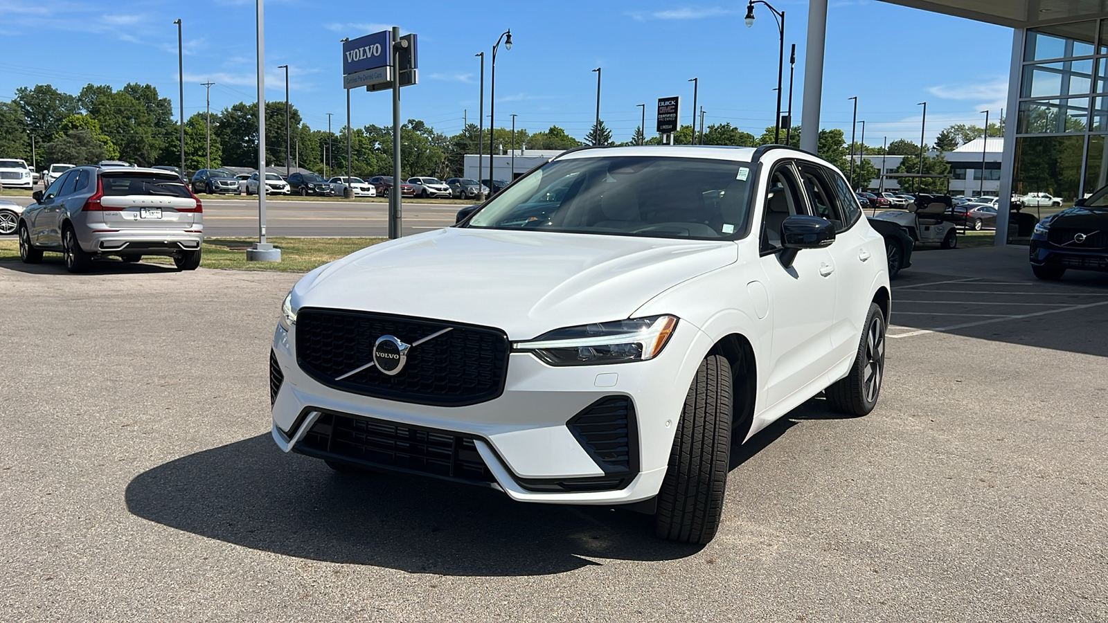 2025 Volvo XC60 Plug-In Hybrid  6