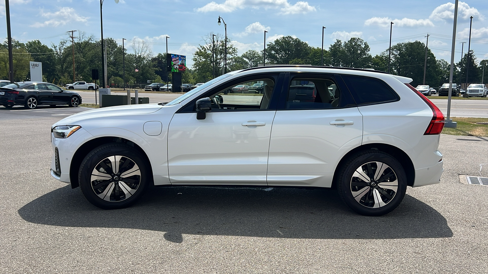 2025 Volvo XC60 Plug-In Hybrid T8 Plus 5