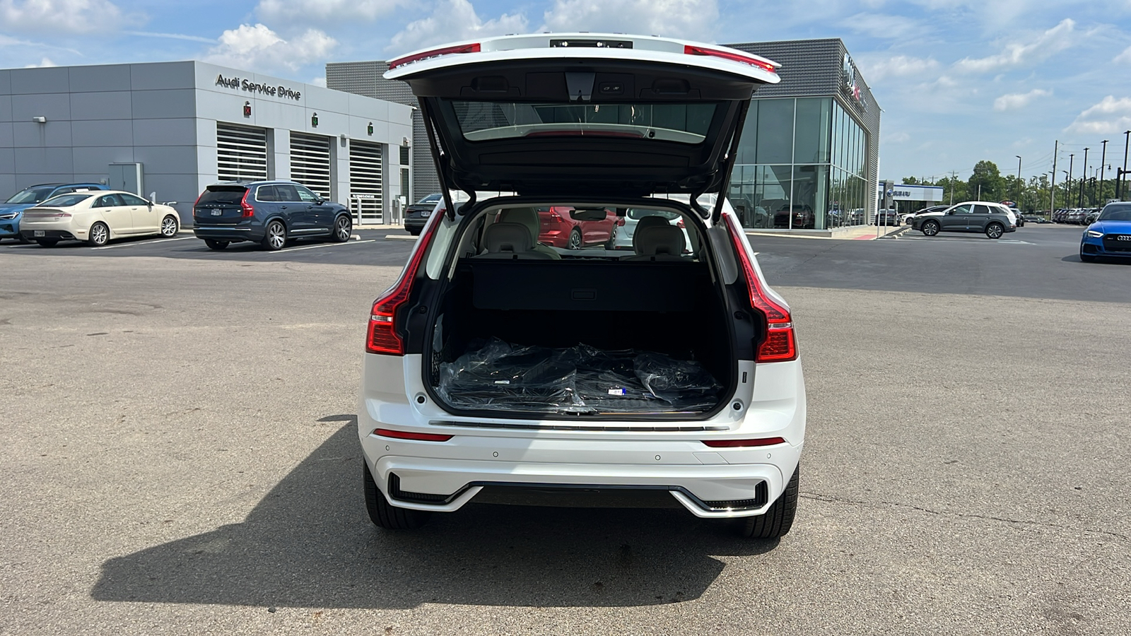 2025 Volvo XC60 Plug-In Hybrid T8 Plus 35