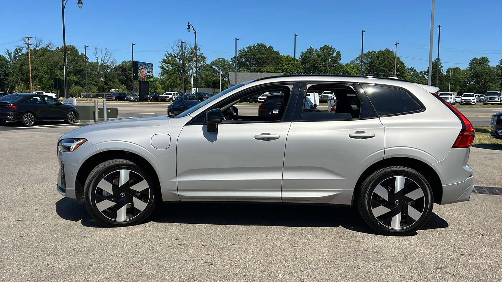 2025 Volvo XC60 Plug-In Hybrid T8 Plus 5