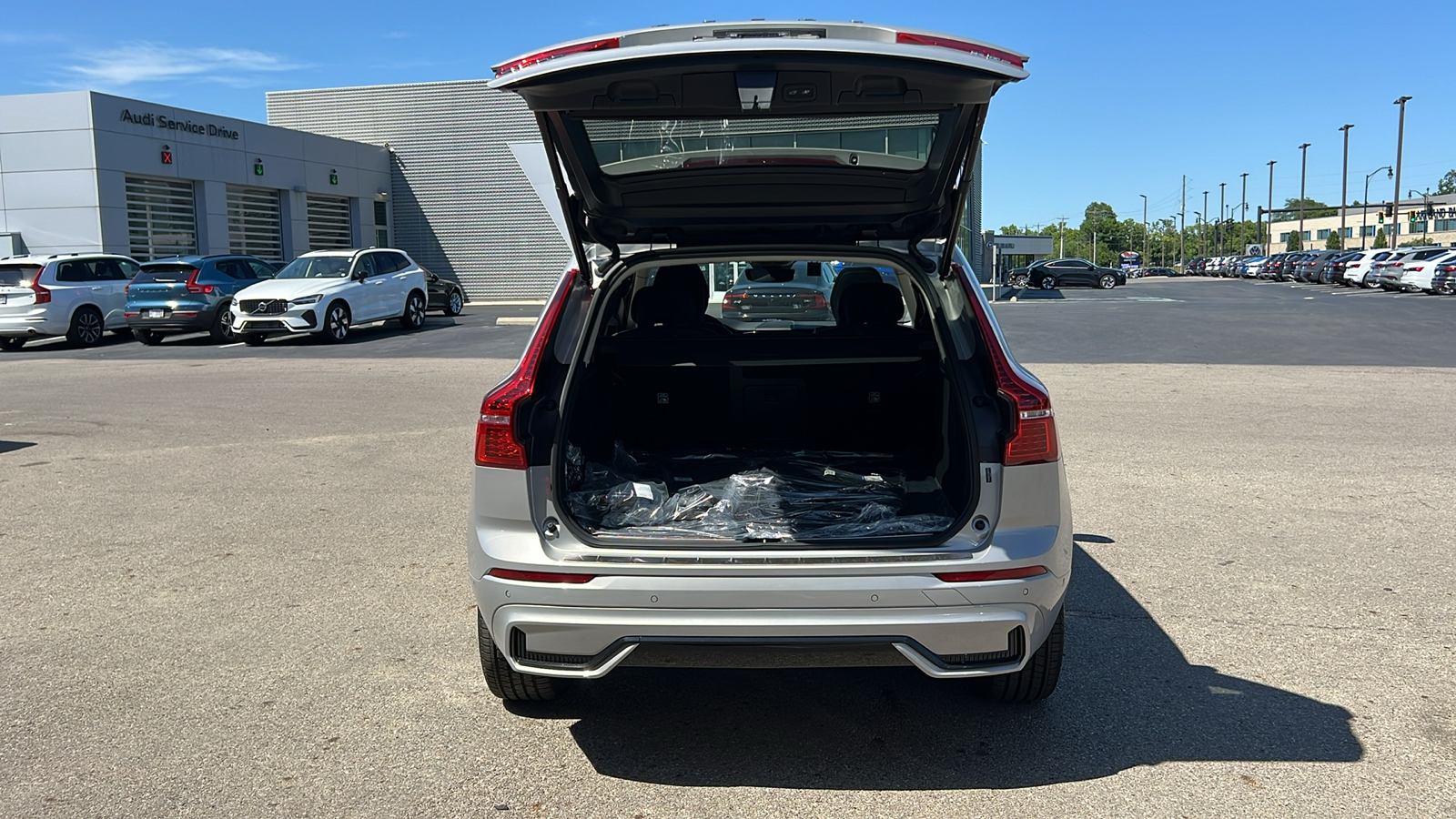 2025 Volvo XC60 Plug-In Hybrid T8 Plus 33