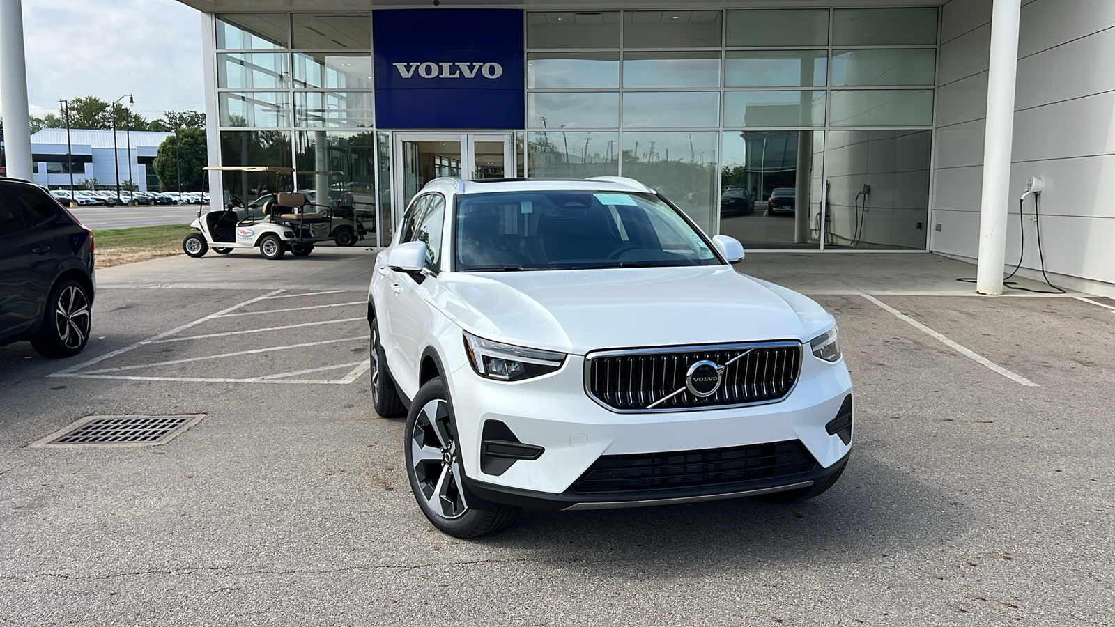 2025 Volvo XC40 B5 Core 1