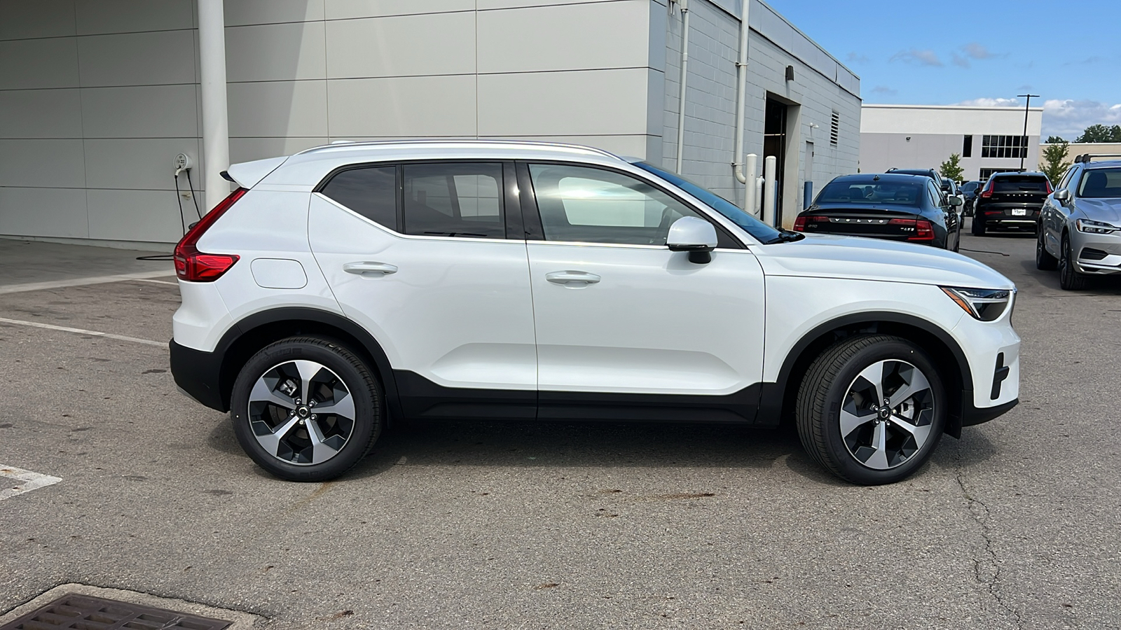 2025 Volvo XC40 B5 Core 2