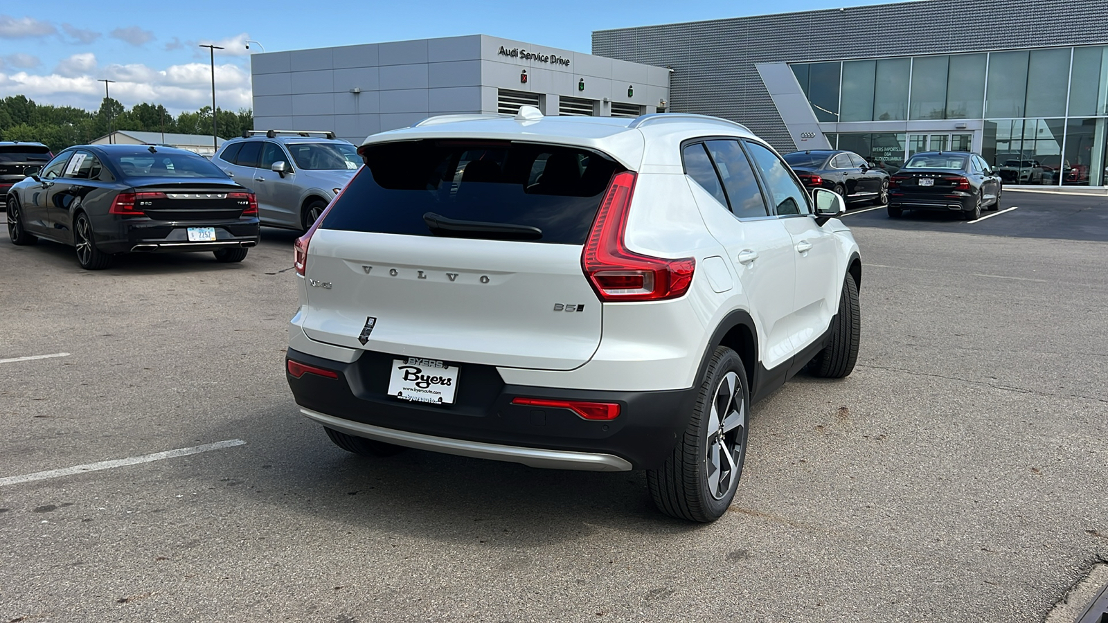 2025 Volvo XC40 B5 Core 3