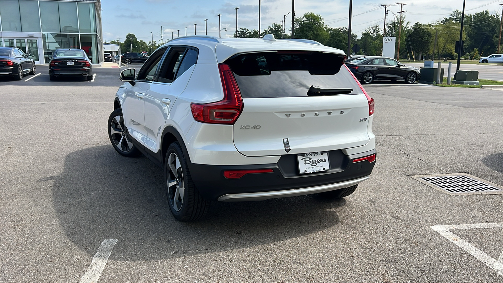 2025 Volvo XC40 B5 Core 4