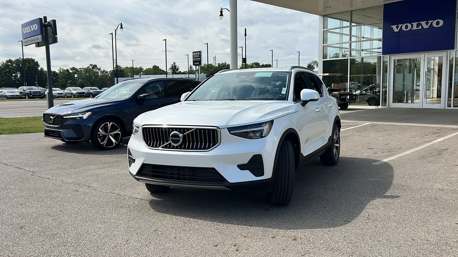 2025 Volvo XC40 B5 Core 6