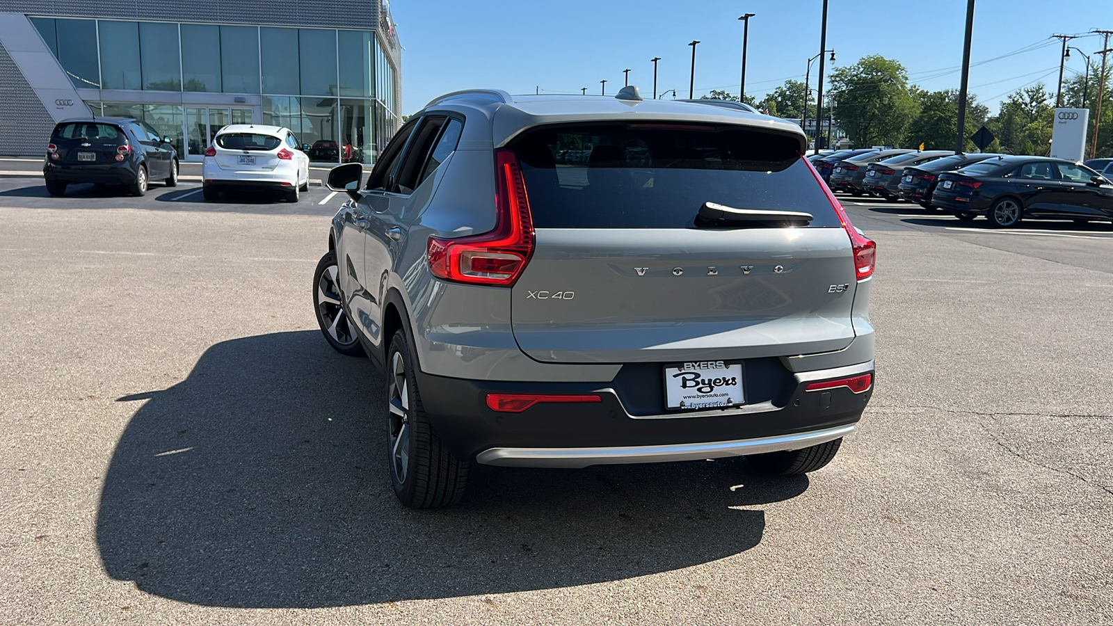 2025 Volvo XC40 B5 Core 4