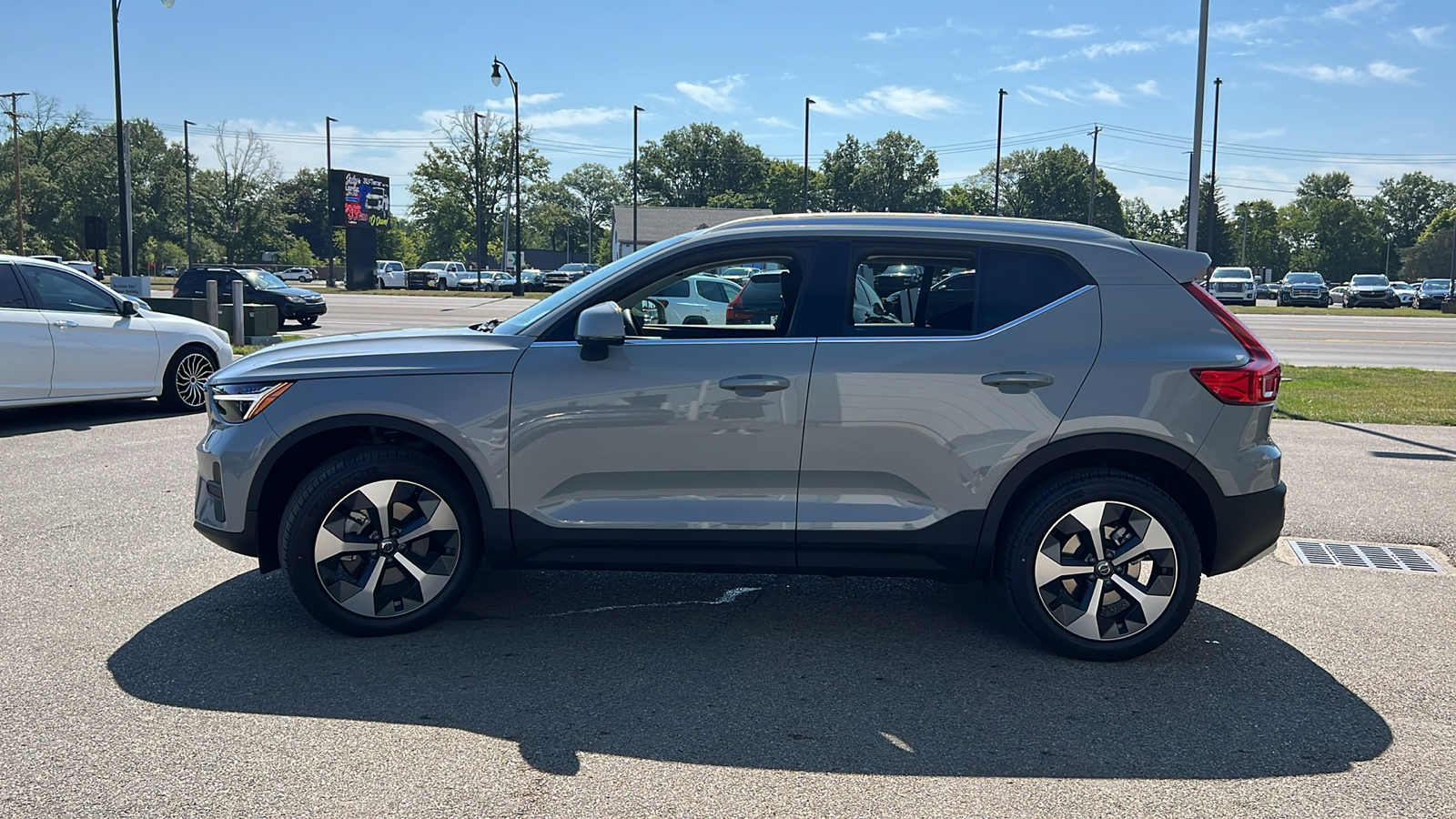 2025 Volvo XC40 B5 Core 5